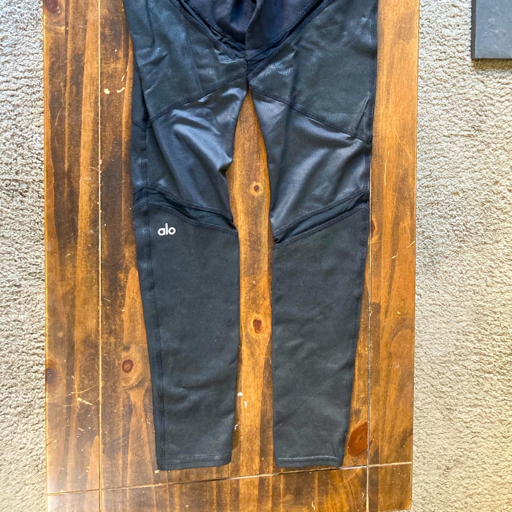 SOLD! Alo Black Leggings Athleisure